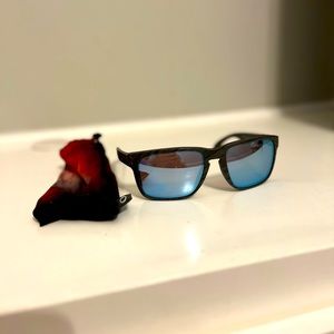 Men’s Oakley Holbrook, polarized wood grain